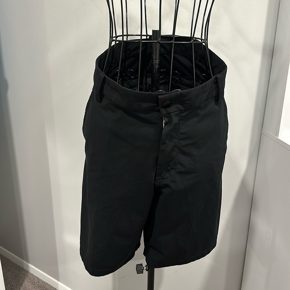 Men’s World LuluLemon Black Golf Shorts size 38